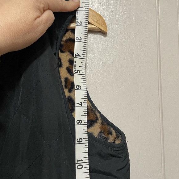NWOT Reversible faux fur leopard/black vest - Picture 7 of 13